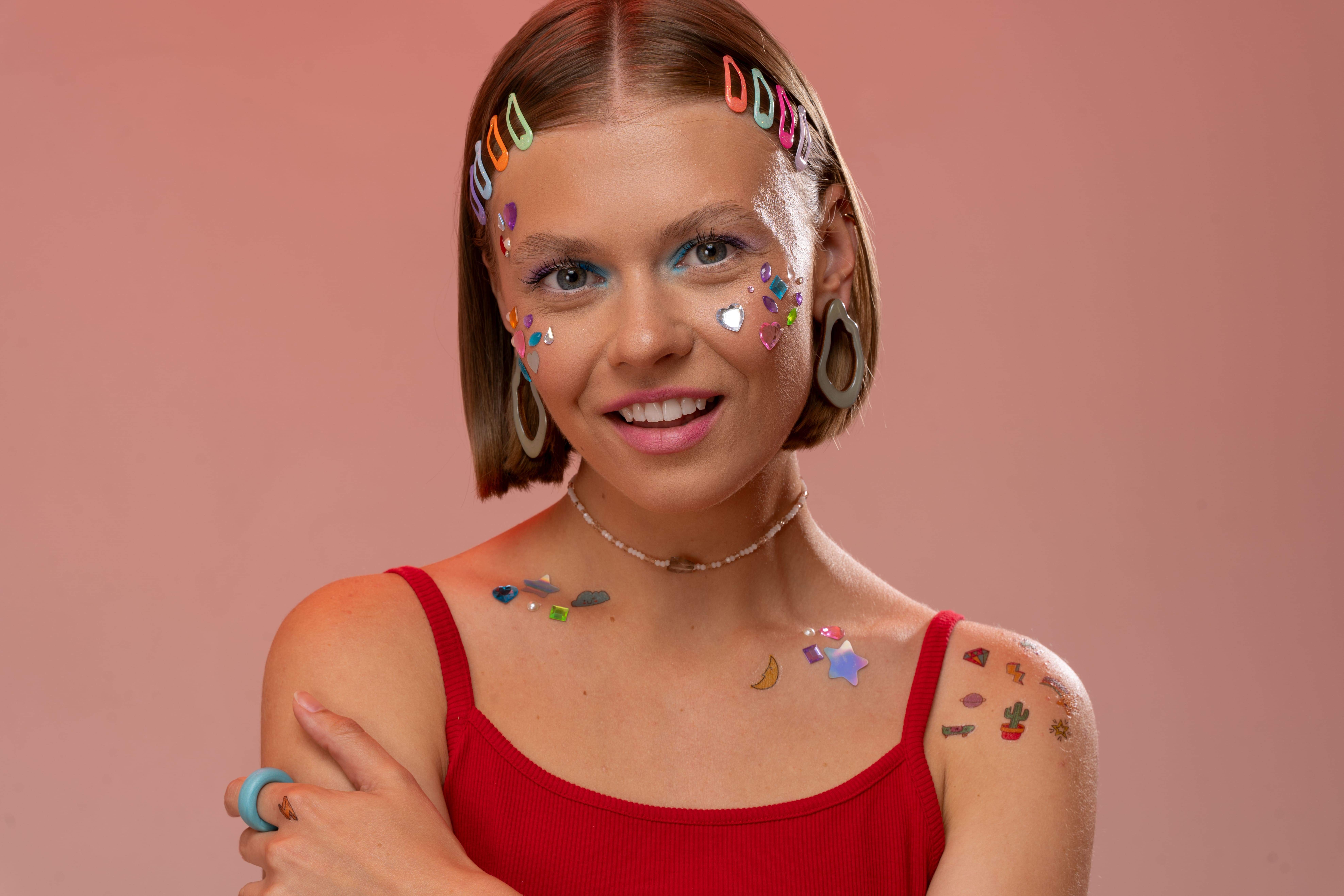 Lire la suite à propos de l’article Tatouages temporaires personnalisés pour les campagnes de marketing d’influence